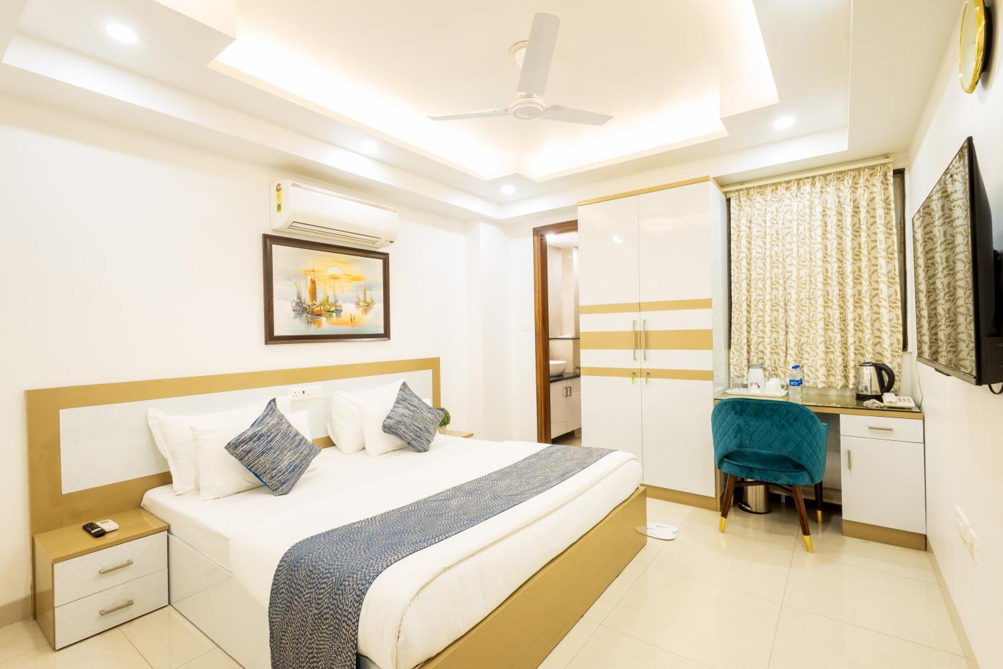 Hotel Krish - Near Medanta And Fortis Hospital Gurugram 구르가온 외부 사진