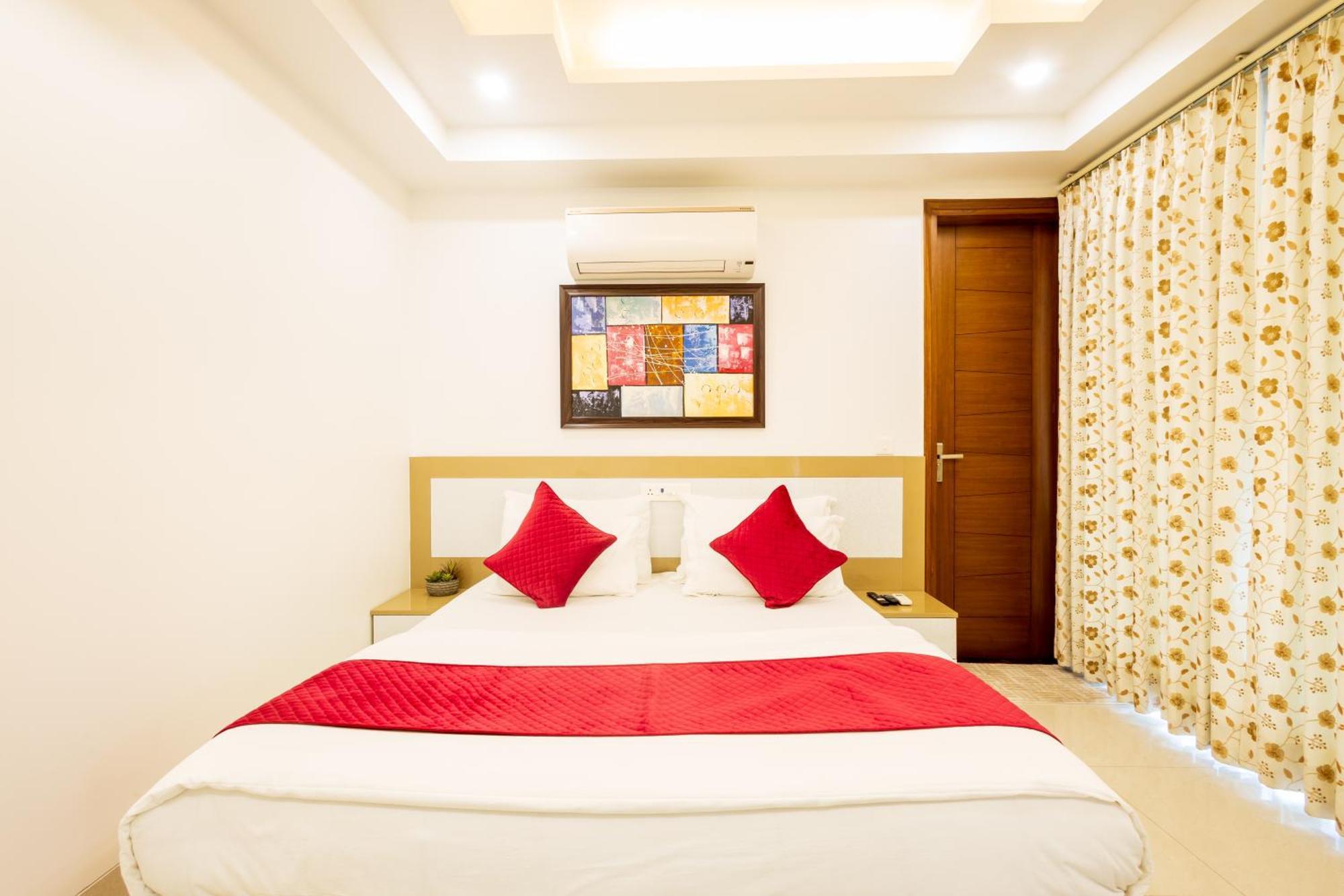 Hotel Krish - Near Medanta And Fortis Hospital Gurugram 구르가온 외부 사진