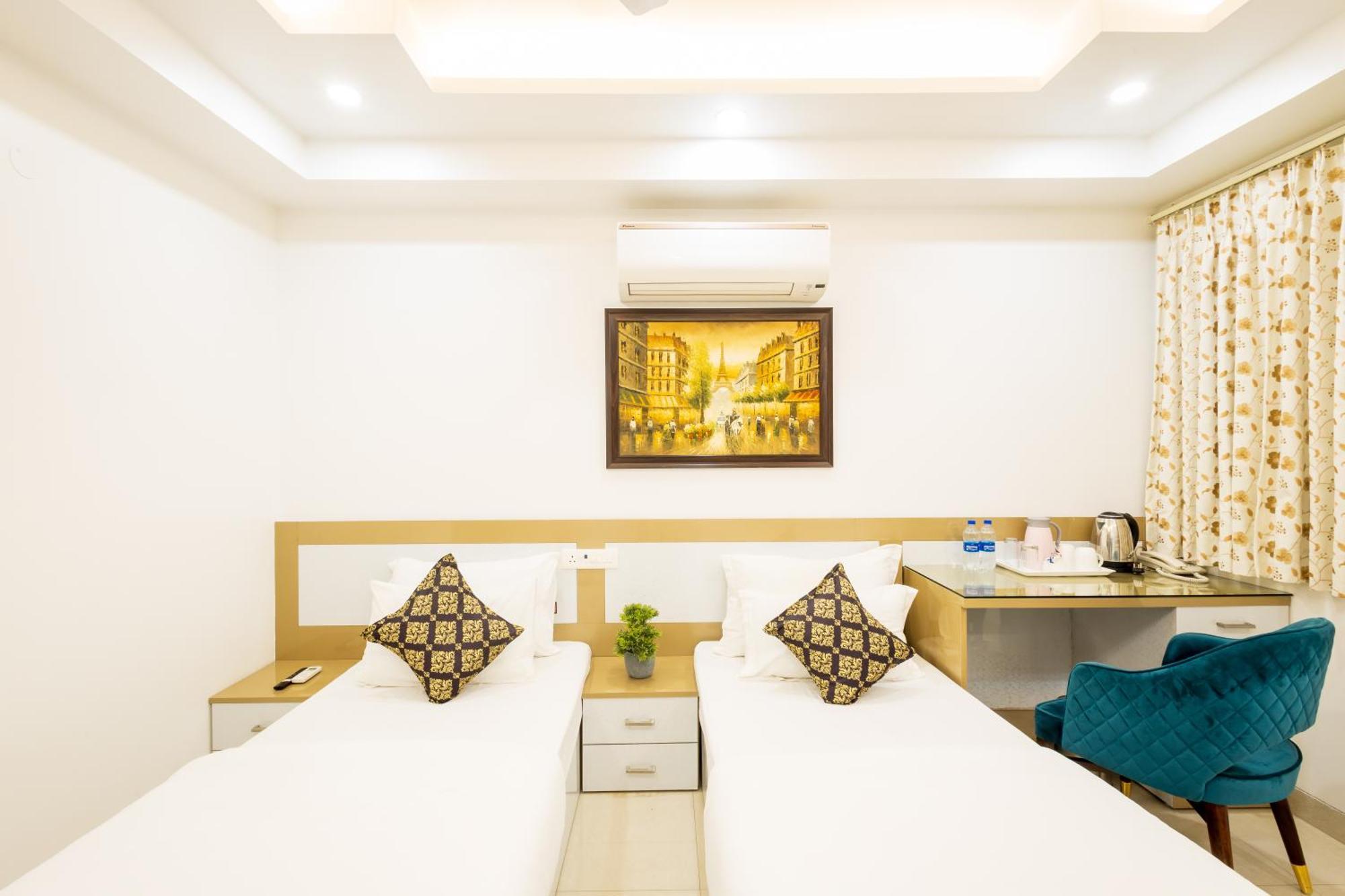 Hotel Krish - Near Medanta And Fortis Hospital Gurugram 구르가온 외부 사진